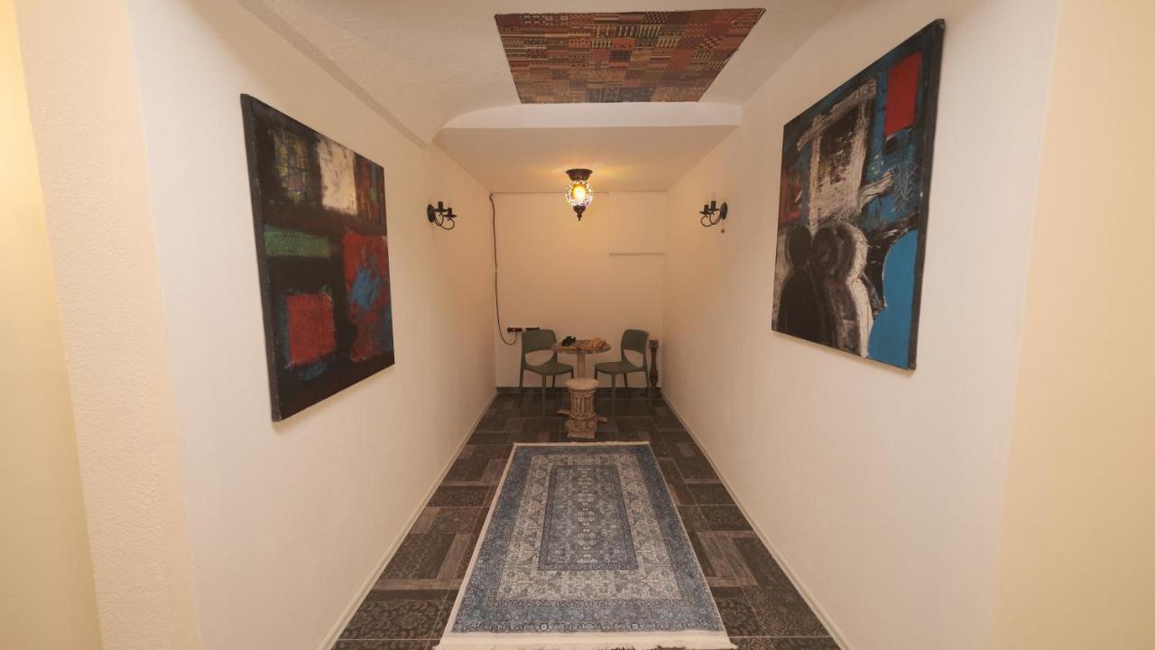 Hostel Dera Pristina Exterior photo